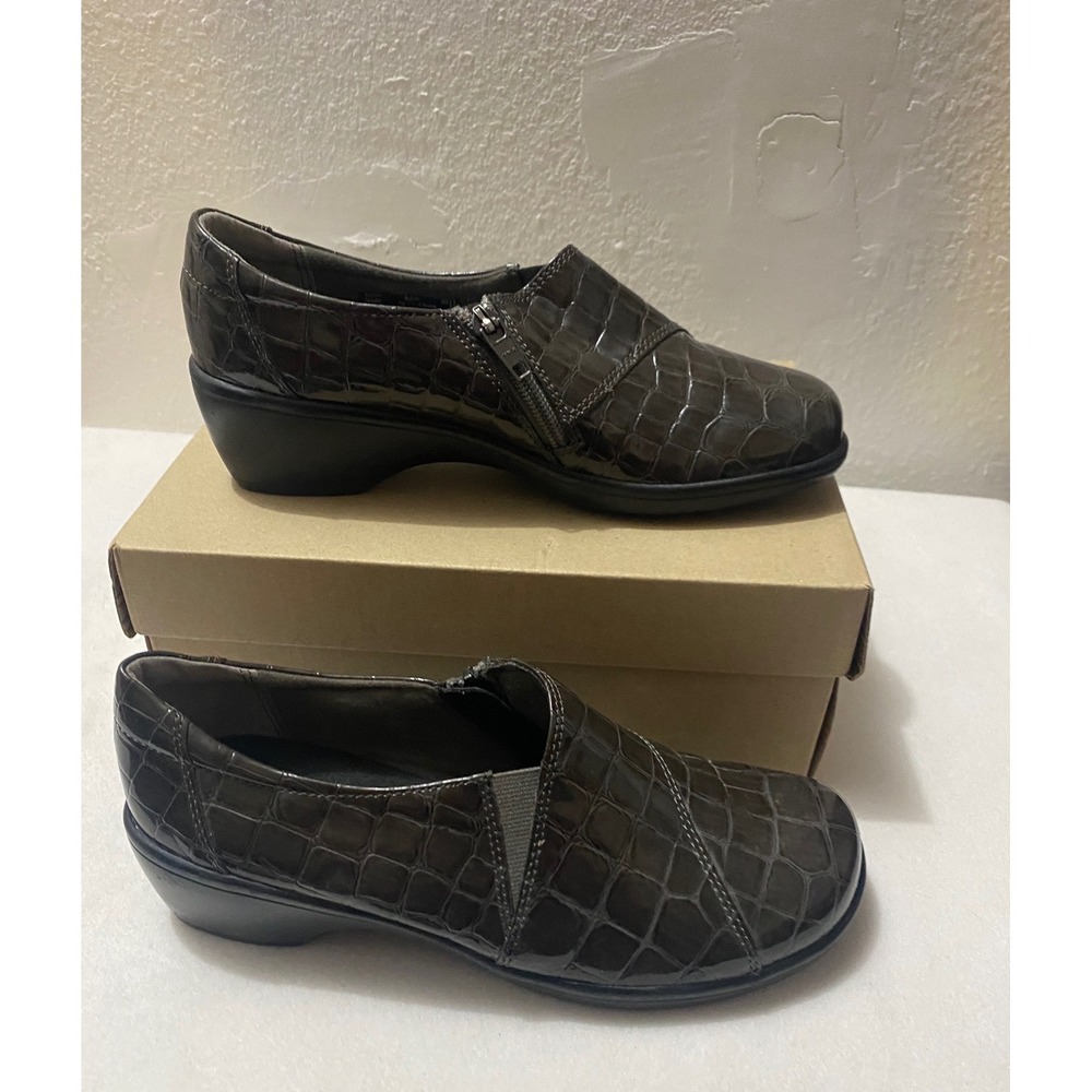 Clarks Women's Brown Faux Crocodile Embossed Slip On Shoes Side Zip Comfort 6.5W - Picture 8 of 9